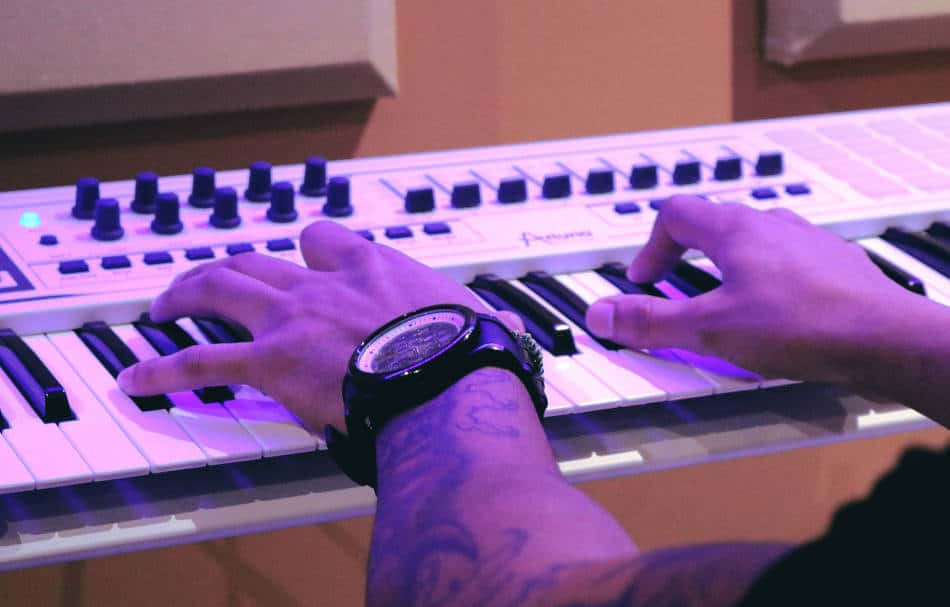 Hands playing keyboard