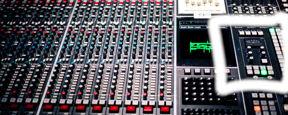 Bus compressor on a mixing console